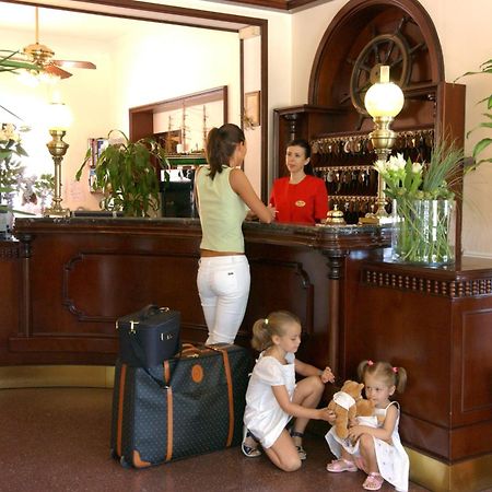 Hotel Milano Helvetia Riccione Esterno foto
