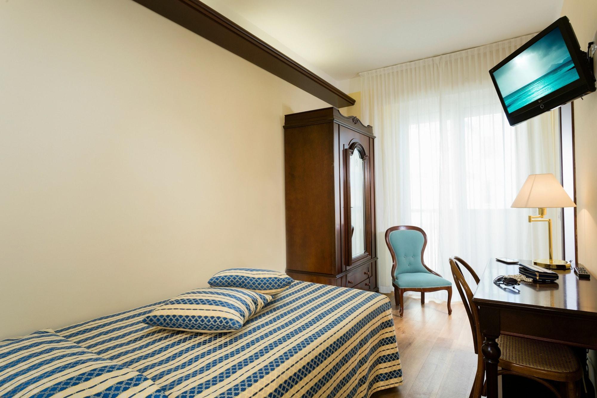 Hotel Milano Helvetia Riccione Esterno foto