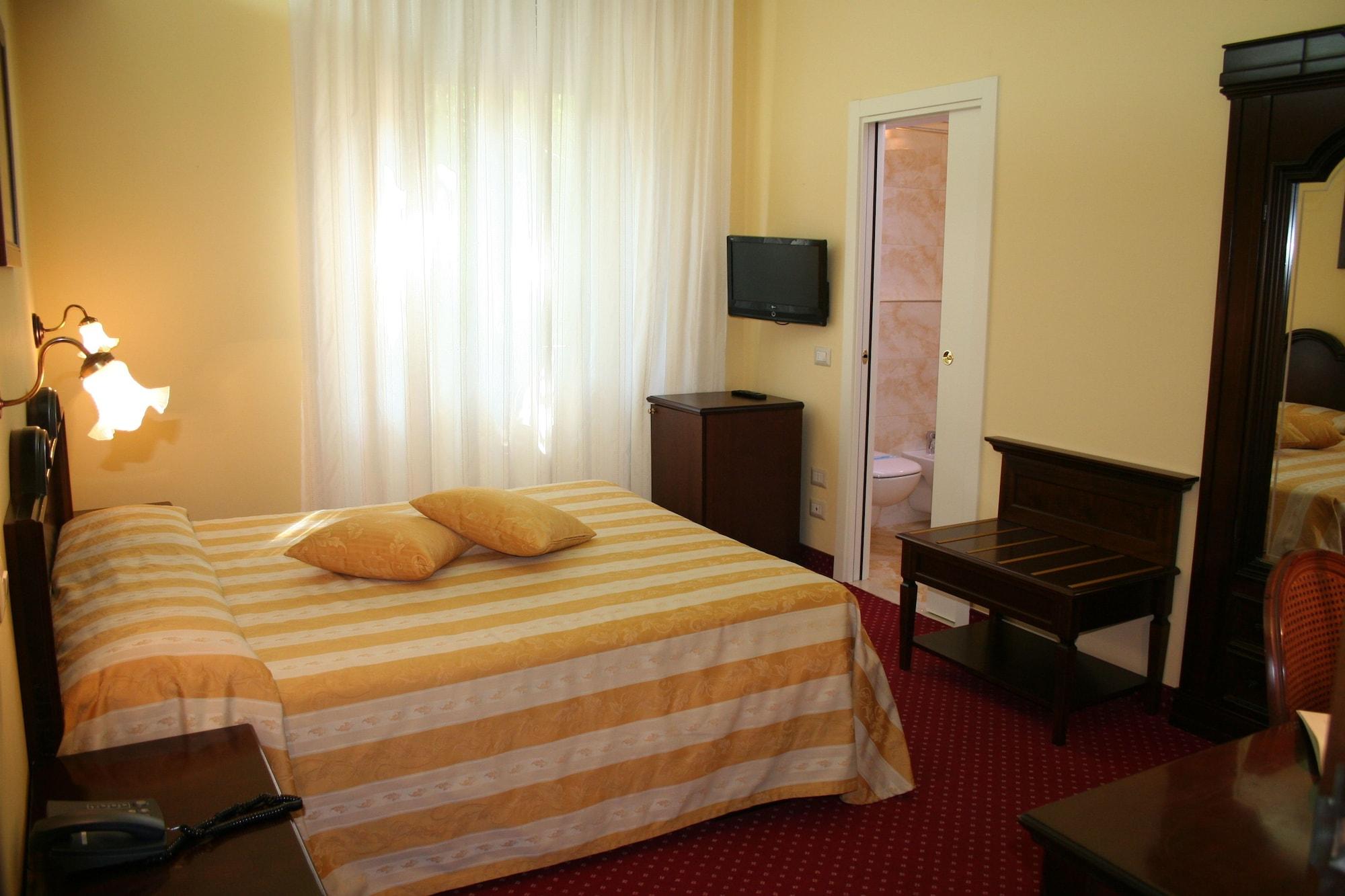 Hotel Milano Helvetia Riccione Esterno foto