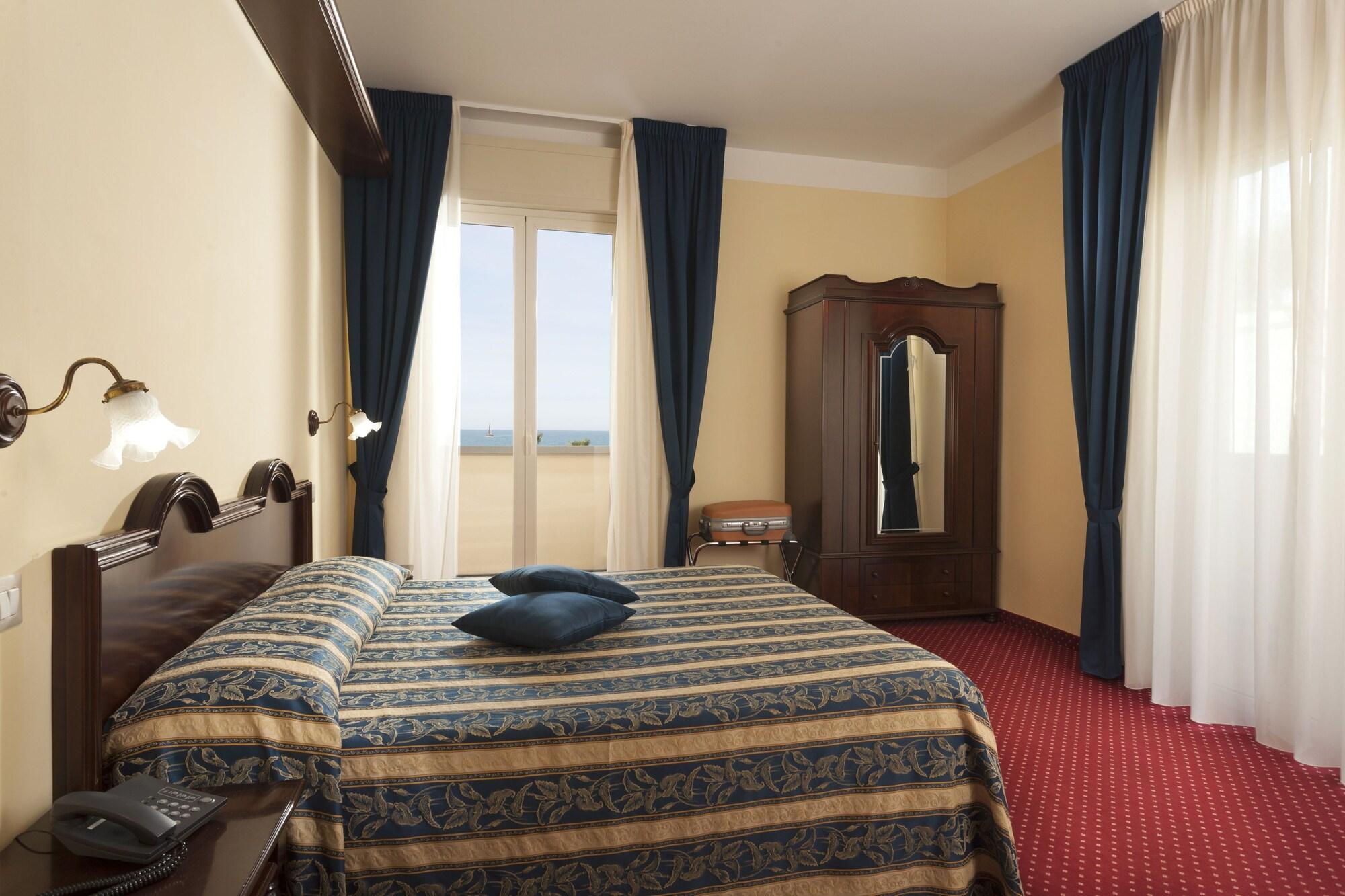Hotel Milano Helvetia Riccione Esterno foto