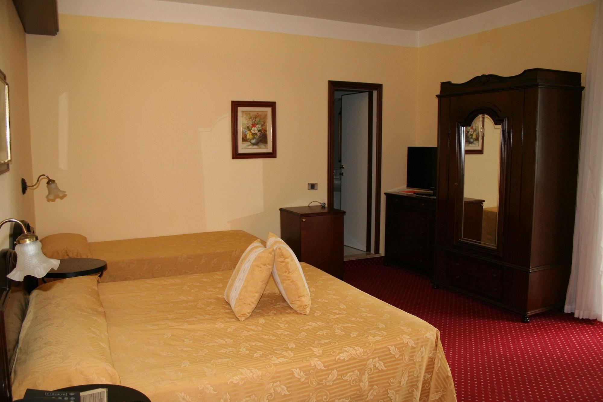 Hotel Milano Helvetia Riccione Esterno foto