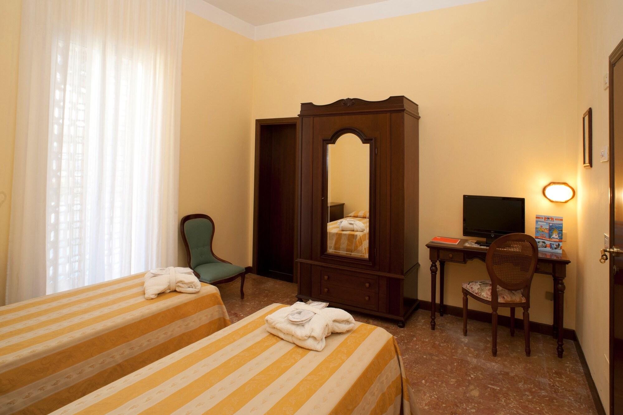 Hotel Milano Helvetia Riccione Esterno foto