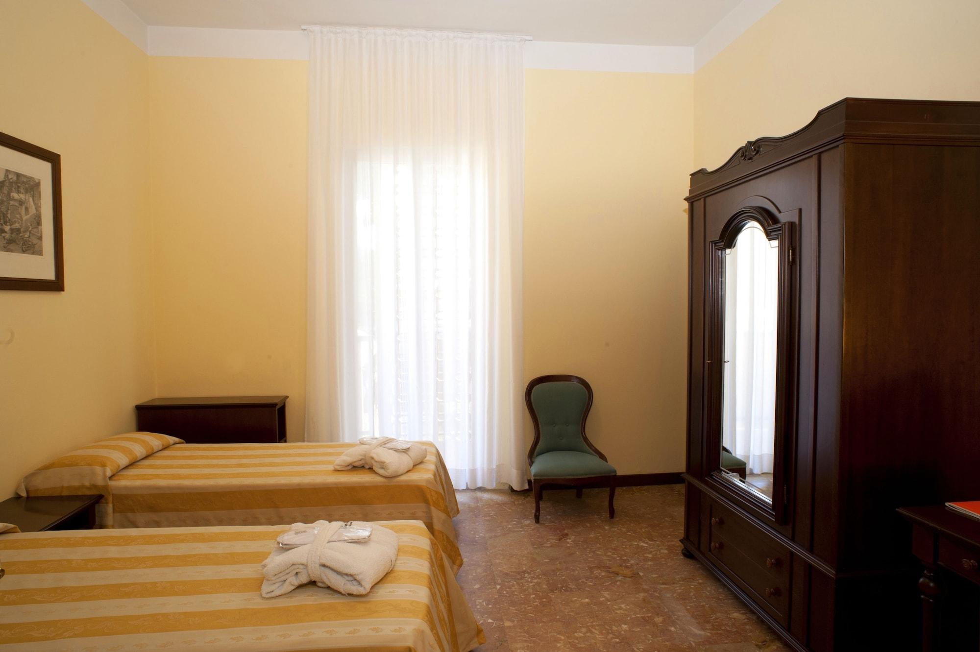 Hotel Milano Helvetia Riccione Esterno foto