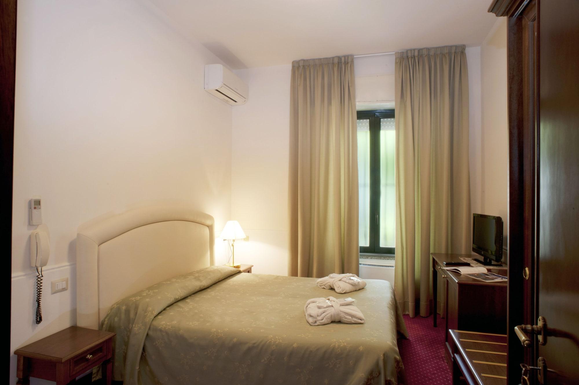 Hotel Milano Helvetia Riccione Esterno foto
