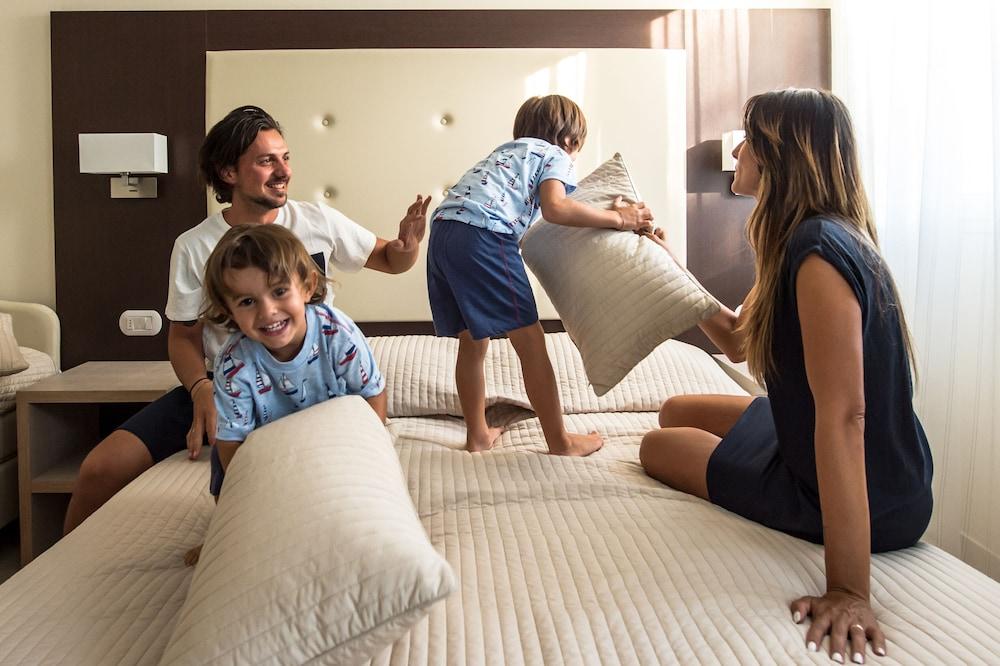 Hotel Milano Helvetia Riccione Esterno foto