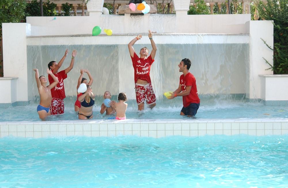 Hotel Milano Helvetia Riccione Esterno foto