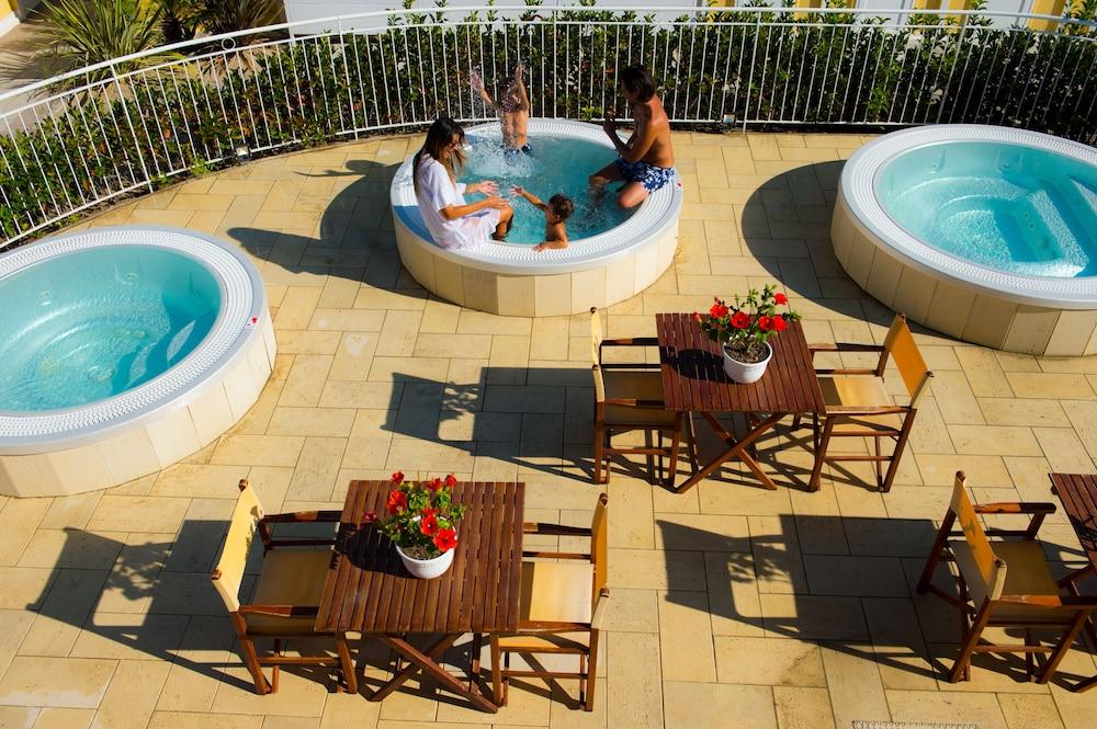 Hotel Milano Helvetia Riccione Esterno foto