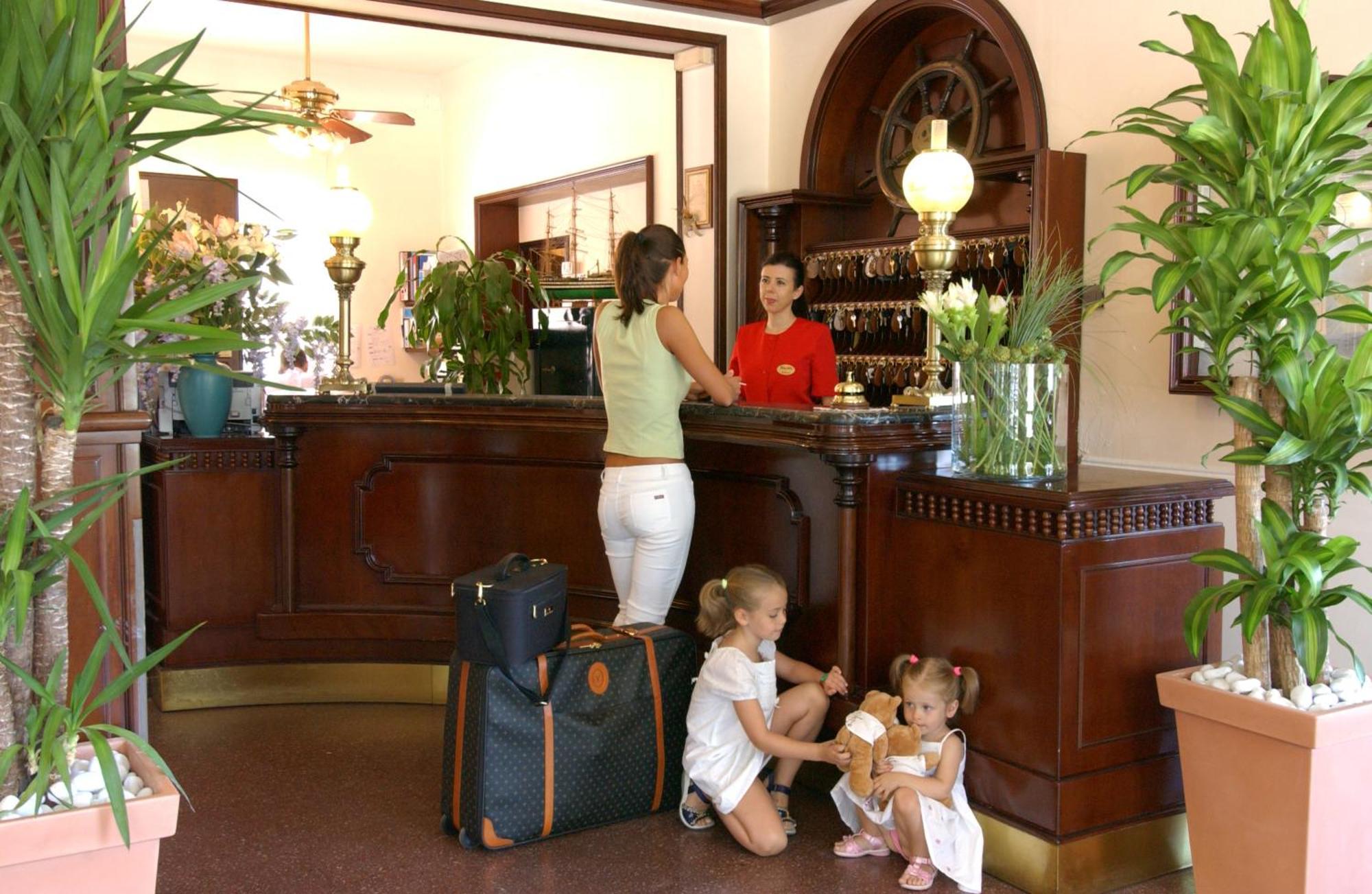 Hotel Milano Helvetia Riccione Esterno foto