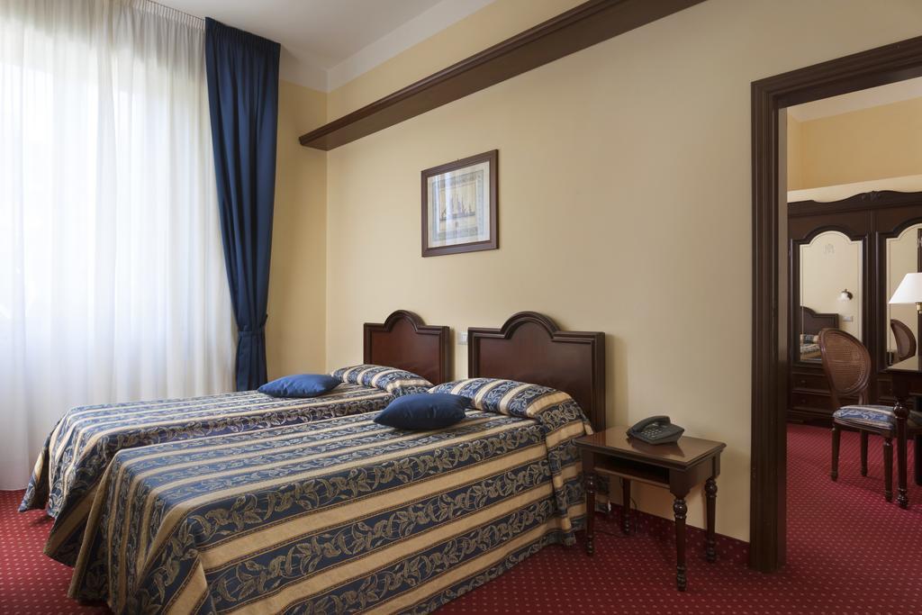 Hotel Milano Helvetia Riccione Esterno foto