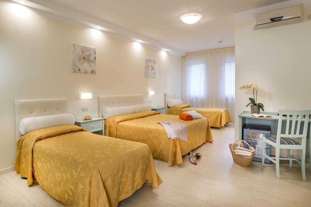 Hotel Milano Helvetia Riccione Esterno foto