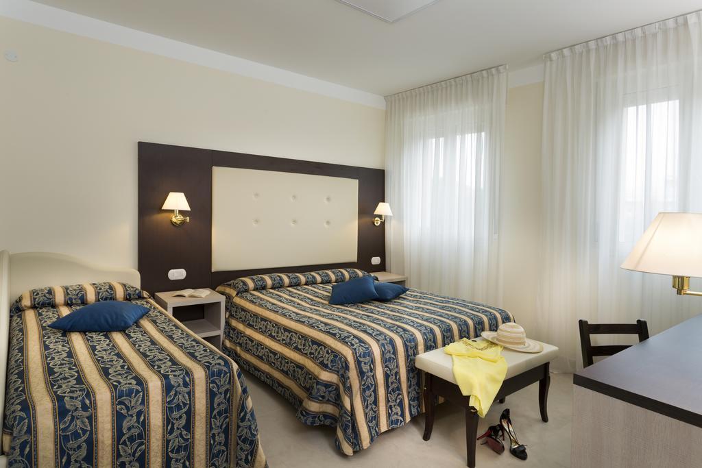 Hotel Milano Helvetia Riccione Esterno foto