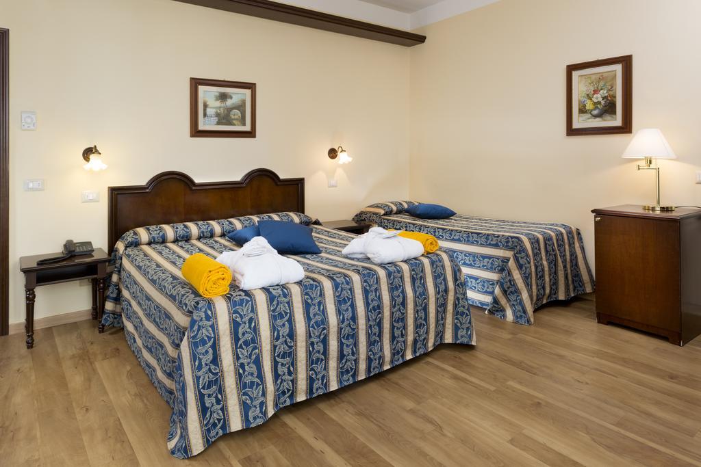Hotel Milano Helvetia Riccione Esterno foto