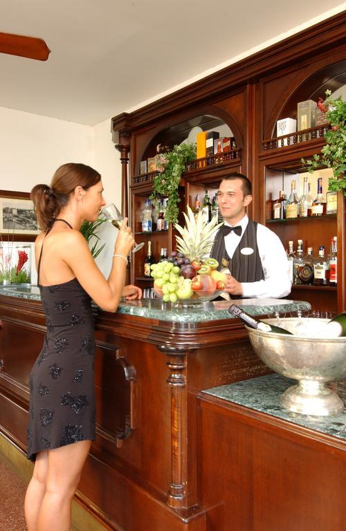 Hotel Milano Helvetia Riccione Esterno foto