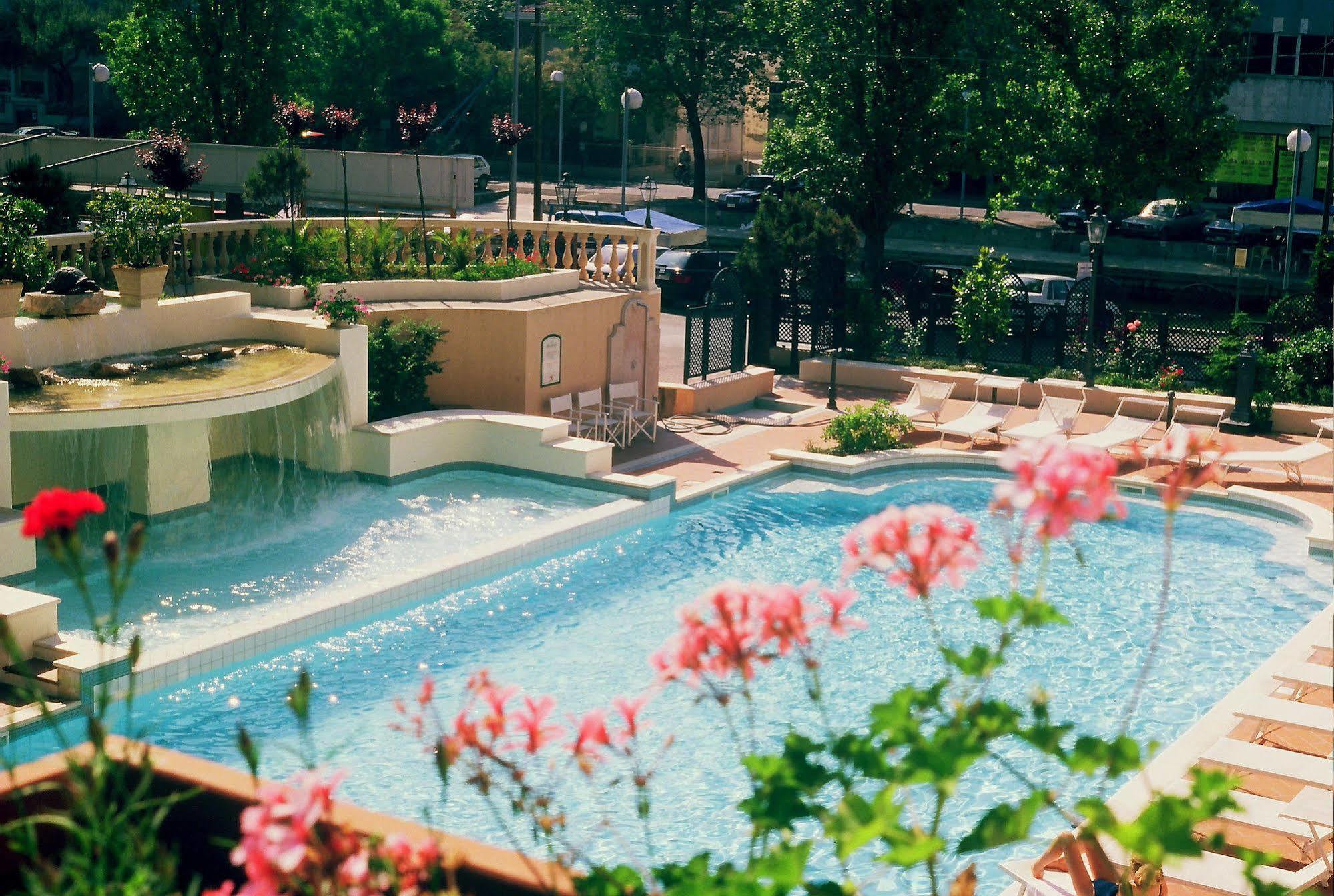 Hotel Milano Helvetia Riccione Esterno foto