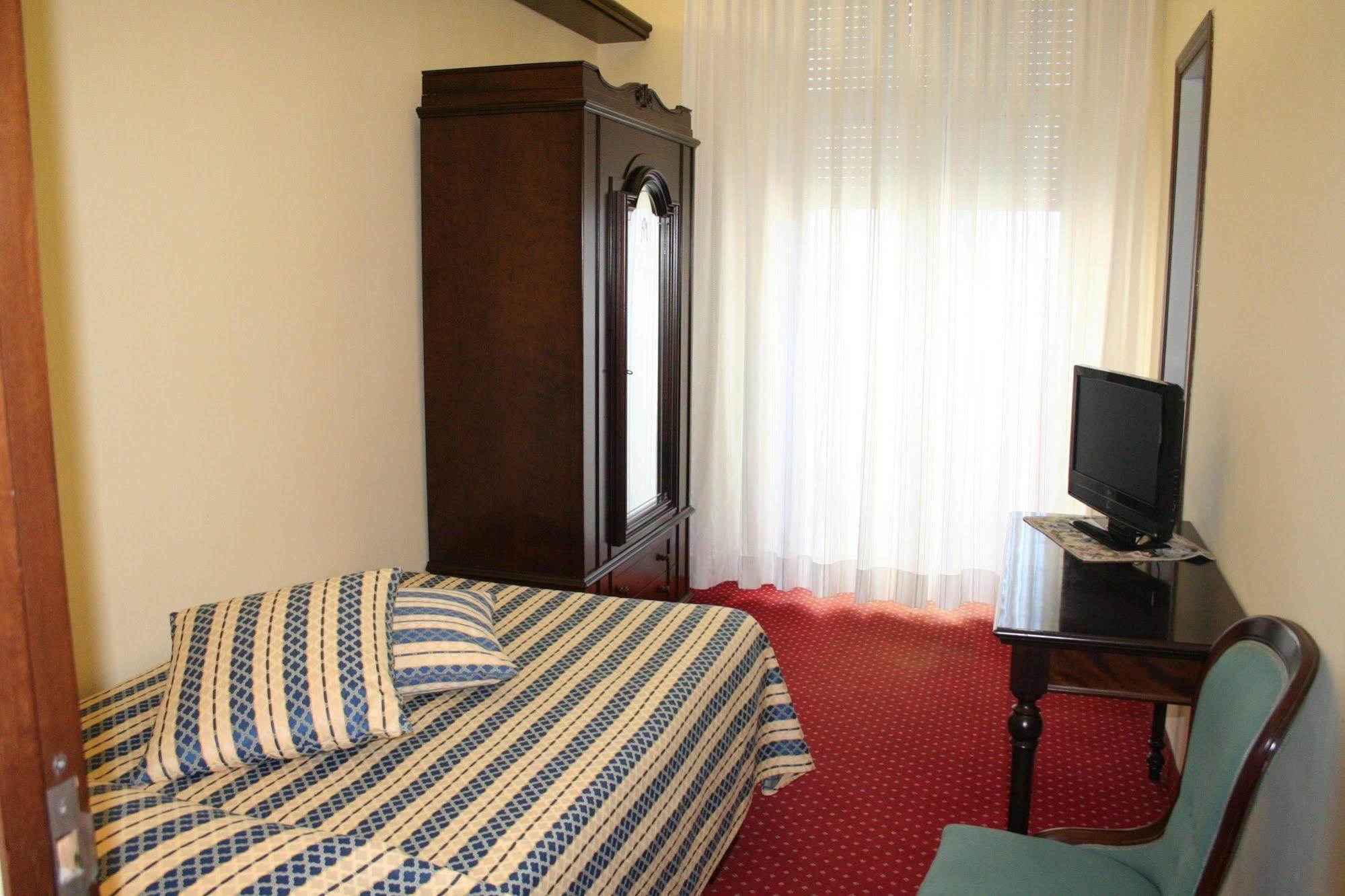 Hotel Milano Helvetia Riccione Esterno foto