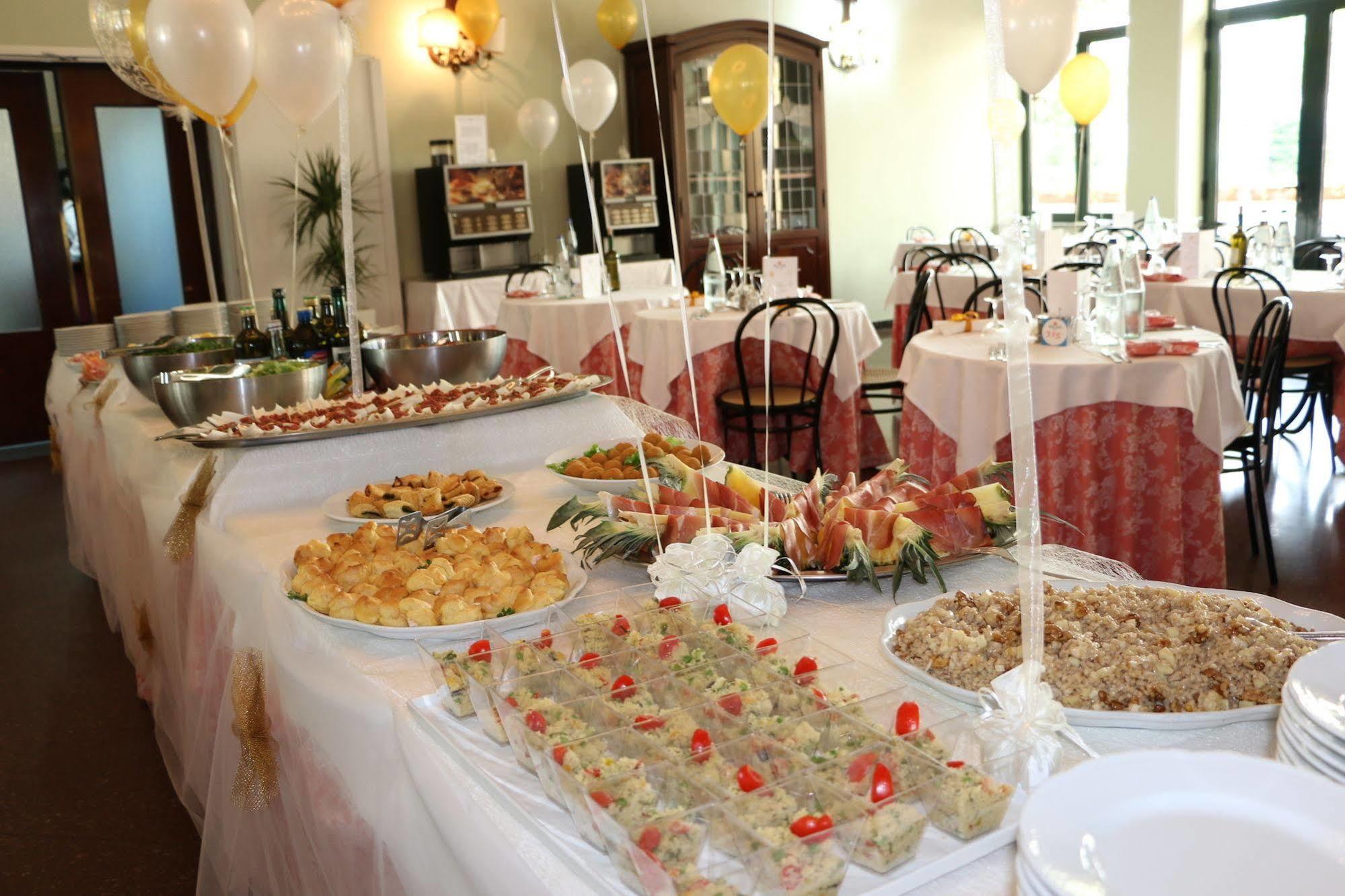 Hotel Milano Helvetia Riccione Esterno foto