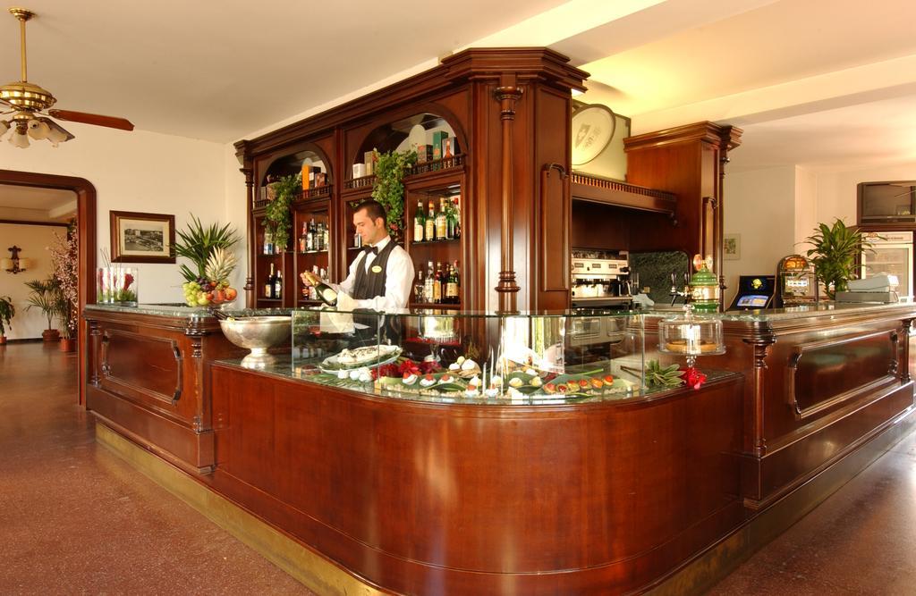 Hotel Milano Helvetia Riccione Esterno foto